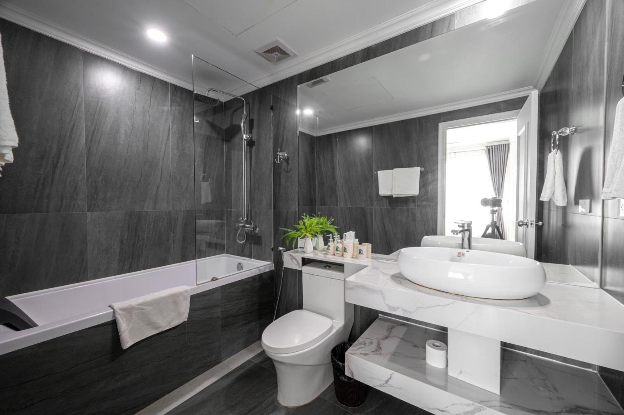 Luxe Paradise Suites Xuan Dieu Hanoi Exteriör bild
